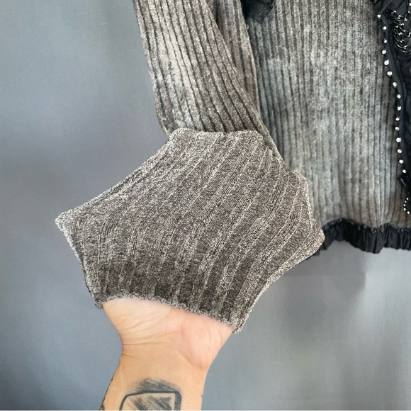 CARINA SZ Medium faux fur bedazzled cardigan with chain, ruffle and bead details - Picture 5 of 12